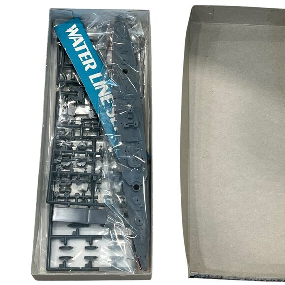 Tamiya 1/700 Water Line Series Suzuya Heavy Cruiser Model Kit - Picture 5 of 5